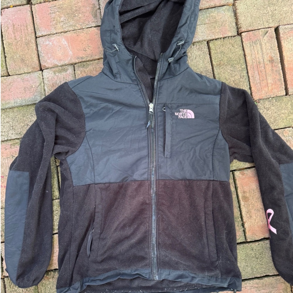 The North Face Denali Hooded Fleece Jacket Black Pink Breast Cancer Awareness M‎